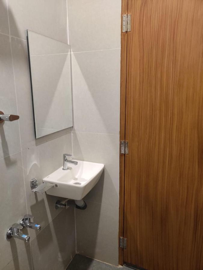 Отель Sri Balaji Lodging Тиручендур Экстерьер фото