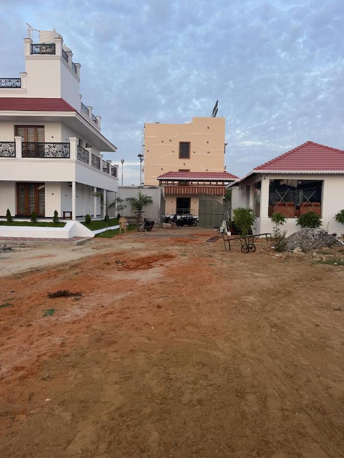 Отель Sri Balaji Lodging Тиручендур Экстерьер фото