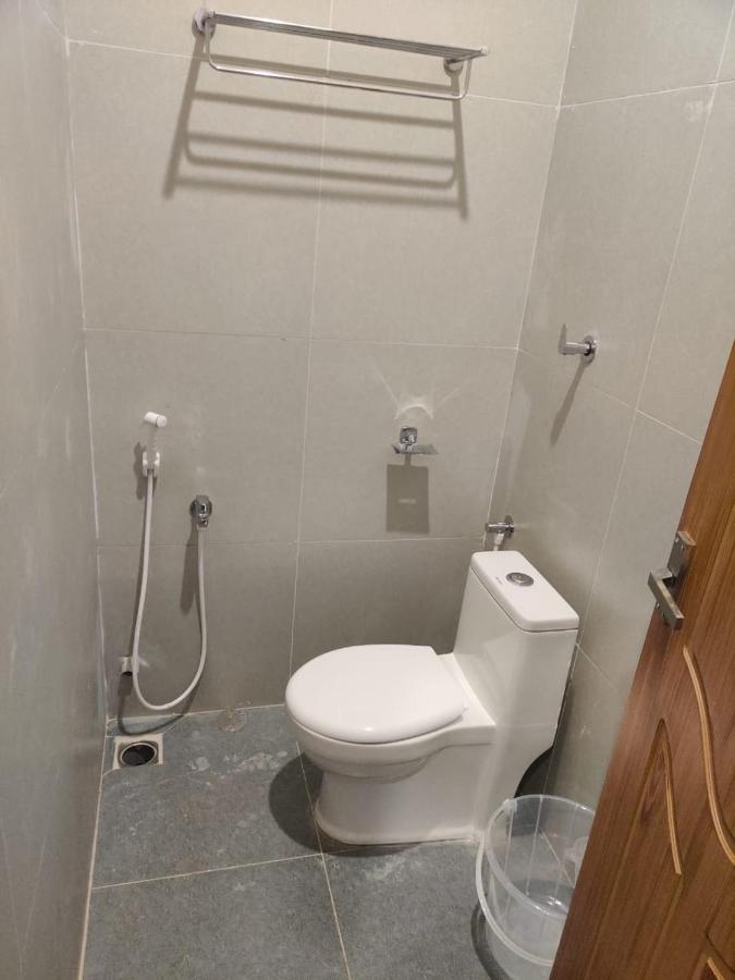 Отель Sri Balaji Lodging Тиручендур Экстерьер фото