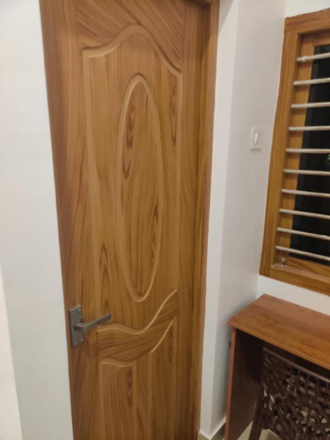 Отель Sri Balaji Lodging Тиручендур Экстерьер фото