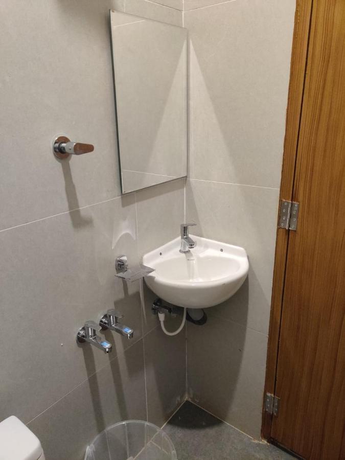 Отель Sri Balaji Lodging Тиручендур Экстерьер фото
